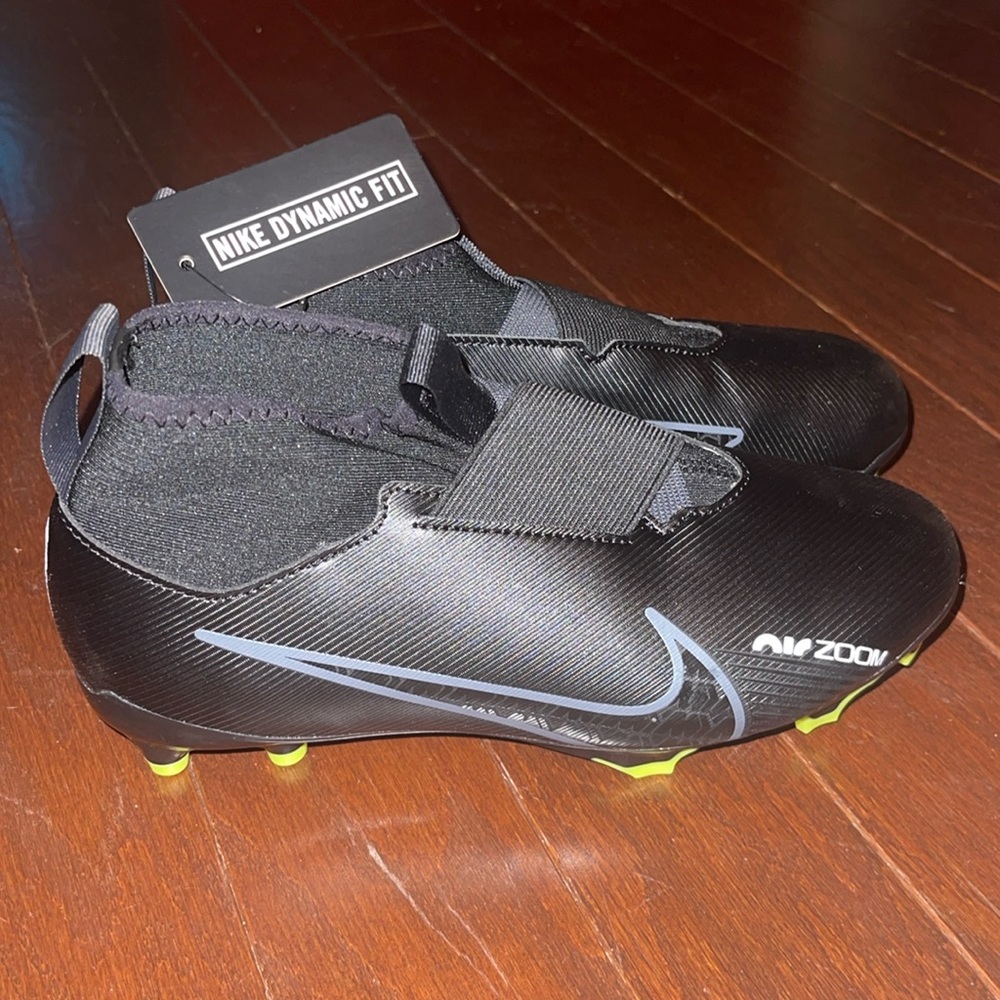 Soccer cleats